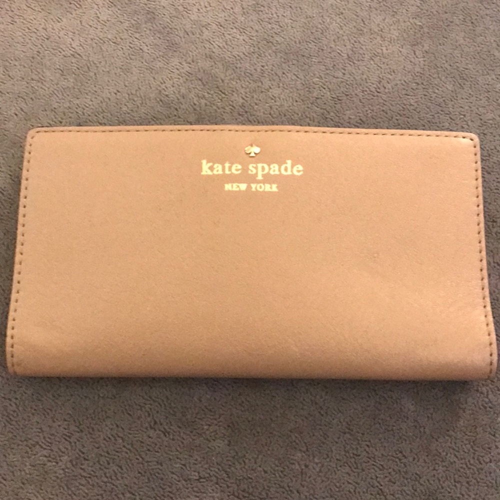 NWT Kate Spade Cobble Hill Stacy Wallet in Taupe